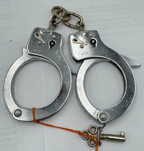 Police Hand Cuff Nickled Plated Steal Metal Handschellen alt antik vintage key - Bild 1 von 4