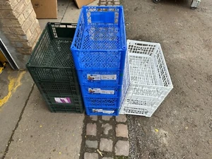 12x Multi Colour Stackable Storage Crates (12V2025) - Picture 1 of 10