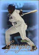 2000 Fleer Showcase #19 Tony Gwynn 