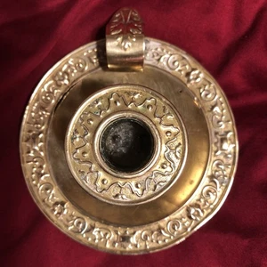 Verzierter belgischer oder niederländischer Kammerleuchter aus Messingblech aus dem 18. Jh. - Bild 1 von 4