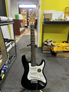 Epiphone By Gibson Stratocaster Electric Guitar (D๐) - Picture 1 of 5