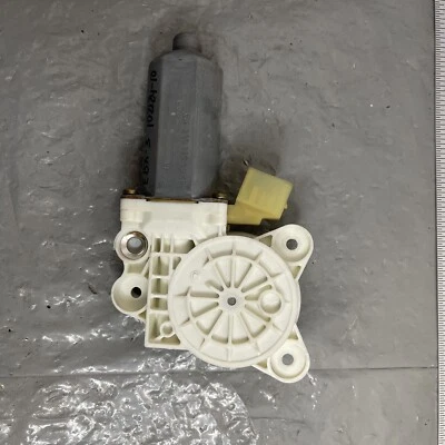 2004 Mercedes-Benz CLK 500 Front Right RH Window Regulator Motor A 230 820 09 42 - Image 1 of 4