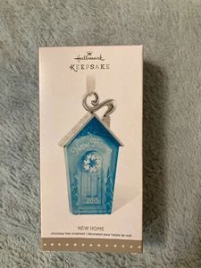 Hallmark Denkmal Ornament New Home 2015 blau/silber Hauskranz Sammlerstück - Bild 1 von 3