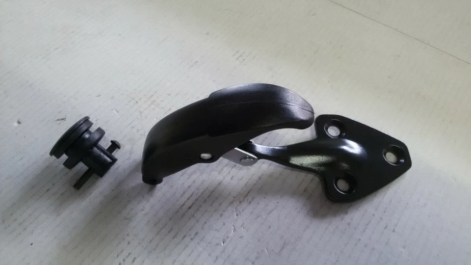 Gancio chiusura Vetro laterale posteriore apribile con perno  FIAT UNO 3 porte - Image 1 of 1