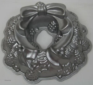 Nordic Ware Holiday Christmas Wreath Bundt Cake Pan 10 Cup Heavy Aluminum - Picture 1 of 1