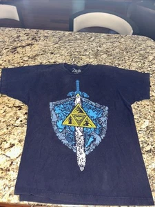 Legend Of Zelda Sword And Shield Shirt L Nintendo Triforce Master Link Glyphs - Picture 1 of 4