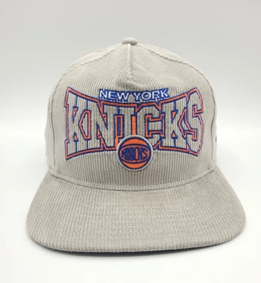 Gorra New York Knicks Gris Pana Snapback Ajustable New Era The Golfer NBA Foto 1 de 4