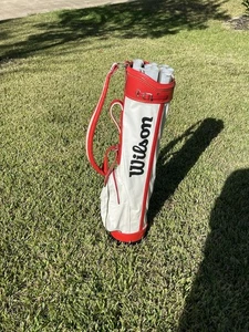 Bolsa de golf Wilson de cuero vintage roja blanca con correa de transporte - Imagen 1 de 24
