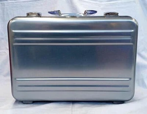 Zero Halliburton Silver Attache Case - Picture 1 of 18