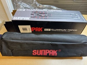 Trípode de aluminio Sunpak TravelLite Pro plegable inverso 63" negro con detalles rojos - Imagen 1 de 2