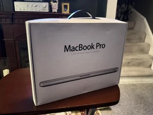 Apple MacBook Pro 15 in 2011 Silver/Intel Core i7 2.00 GHz As-Is - Bild 1 von 10