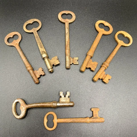 Antique lot of 7 skeleton keys steel iron brass around 3"  mixed lot Cover