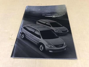 NOS 2001 Chrysler Town & Country/Voyager Dealership Salesman Brochure - Foto 1 di 8