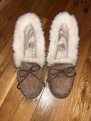 Zapatillas mocasín Ugg Alena tostadas para mujer talla 8 usadas en excelente estado Foto 1 de 4