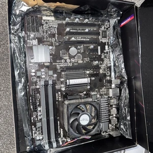 Gigabyte GA-970A-DS3P FX Rev:2.1 Socket AM3+ DDR3 ATX Motherboard & WITH CPU - Picture 1 of 5