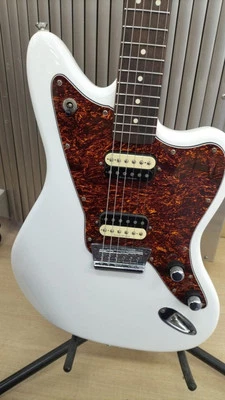 SQUIER VATAGE MOD JAGER Used Basswood body Rosewood fingerboard w/Soft case - Image 1 of 4