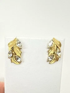 Vintage Trifari TM Earrings pierced matte Gold tone Rhinestones sparkly - Picture 1 of 7