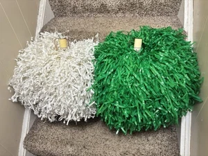 Manici vintage Pom Pom verde e bianco Dehen Knitting Company Portland Oregon - Foto 1 di 7