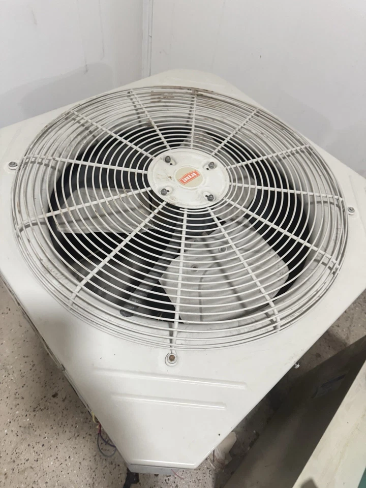 Unidad condensadora aire acondicionado Bryant Foto 1 de 4