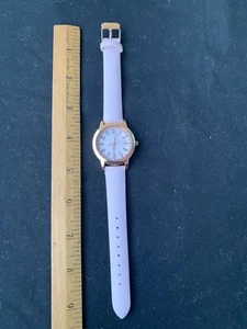 Beautiful Fashion Watch - Picture 1 of 5
