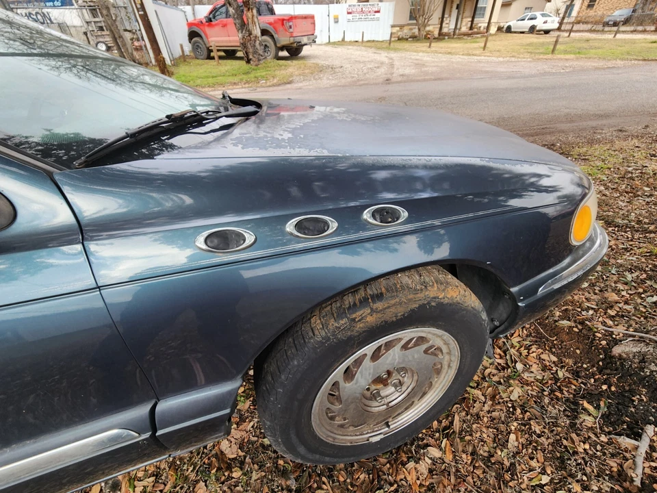 Guardabarros derecho pasajero Lincoln Continental 1998-1999-2000 2001 2002 Foto 1 de 1