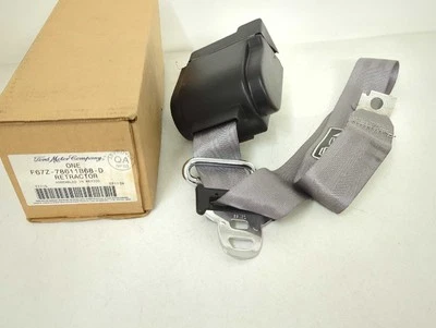 Nuevo retractor de cinturón trasero original Ford 1995-1997 Explorer 4 puertas diestro F67Z78611B68D OEM Foto 1 de 4