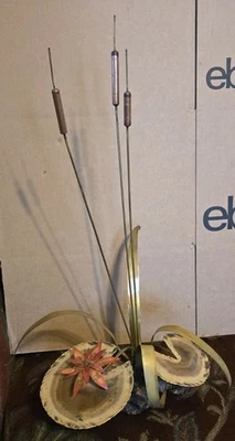 De colección MCM Brutalista Cobre Latón Colas de Gata Lirio Almohadillas Escultura Sobre Madera de Arpillera  Foto 1 de 4