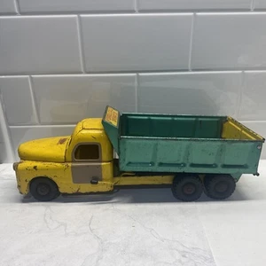 Structo Hydraulically Operated Pressed Steel Dump Truck Yellow and Green - Picture 1 of 11
