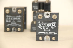 Relé de estado sólido de entrada CRYDOM D2440 AC 280V 40A / 3-32VDC  - Imagen 1 de 2