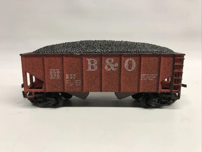 HO Scale Baltimore & Ohio B&O 320835 2-Bay Hopper with Load Weathered - Image 1 of 4