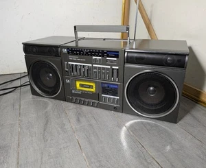 Vintage Sanyo C4 Boombox Stereo Cassette Tape Player AM FM Radio C4R - Picture 1 of 23