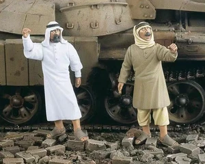 Modellino arabo scala 1/35 mediorientale 2 figure civili maschili per diorama model kit - Foto 1 di 2