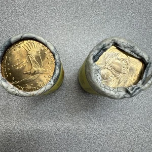 Rollos envueltos en D y 1 colas/colas Sacagawea 2000 dorados sin circular como nuevos de Estados Unidos - Imagen 1 de 12