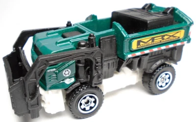 2015 MATCHBOX GARBAGE GULPER SANITATION SERVICES GREEN 1:64 DIECAST 2 7/8" TRUCK - Image 1 of 4