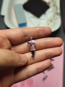 Diorama Scene Props Resin 1/24 Restaurant Chef Girl Figure Painted Mini Doll Toy - Picture 1 of 1