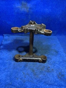 Triumph T120 Tr6 650 Unità Forcella Yokes H2100 H1284 6-3/4 Centrale #t - Foto 1 di 14