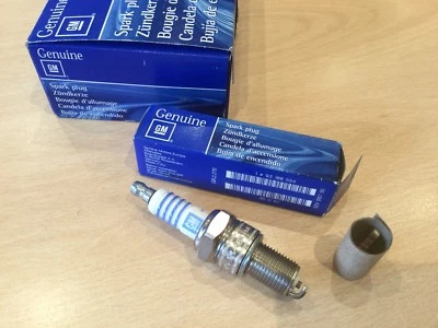 SET OF 4, GENUINE VAUXHALL BOSCH SPARK PLUGS -  WR8DCX, 93188554 - Image 1 of 4