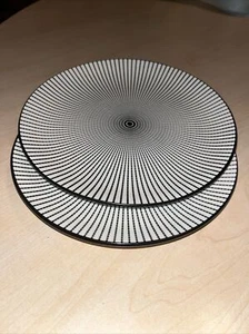 NEU ROYAL NORFOLK SCHWARZ WEISS WIRBEL SET MIT 2 SALATTELERN 7 1/2" RUND - Bild 1 von 2