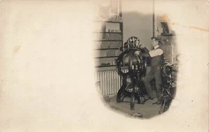 Cartolina LP48 Calzolaio Calzolaio Polk PA Istituzione Scuola Statale RPPC - Foto 1 di 2