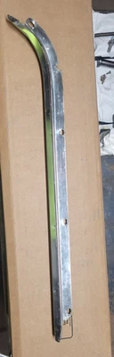 1967-1968 Mercury Cougar молдинг/отделка кромки капота со стороны пассажира  - Изображение 1 из 2