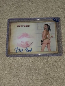 Tarjeta de beso firmada con autógrafo de Riley Reid Collectors Expo modelo #42 - Imagen 1 de 2