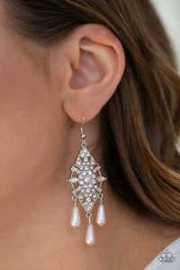 Paparazzi Jewelry earrings MAJESTIC MOOD pink pearls white rhinestones New - Picture 1 of 3