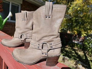 Schöne braune Damen-Lederstiefel von Frye 77374 Carmen Harness Größe 8 B - Bild 1 von 16