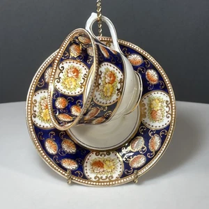 Tazza e piattino Royal Albert Crown Cina oro cobalto Imari Inghilterra 6471 COME SI LEGGE - Foto 1 di 8