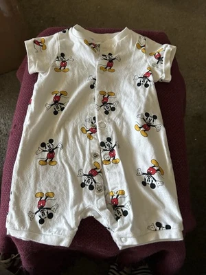 H&M Disney Mickey Mouse Bebé Una Pieza Talla 2-4 Meses Foto 1 de 4