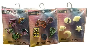 ciondoli unicely you jibbitz crocs (set di 3) stelle, neon & dude bro nuovi - Foto 1 di 5