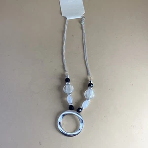 Collar Colgante Decorativo Tono Plateado Nuevo Con Etiqueta - Imagen 1 de 7