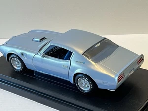 1:18 ERTL 1973 Pontiac Firebird Trans Am, UMBAU! Hellblauer Effektlack - Bild 1 von 15