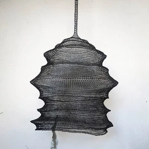 Schwarzer Mesh Kronleuchter, Metallgitterschirm, schwarze Drahtlampe - Bild 1 von 7