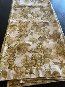 Williams-Sonoma Sauvignon Grapes Green Linen Blend Tablecloth 72”x66” - Picture 1 of 4